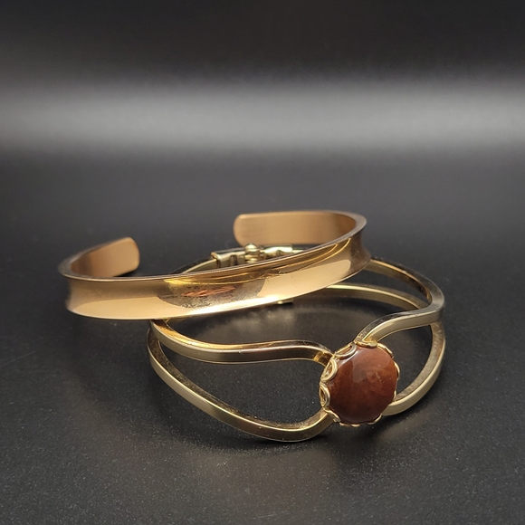 Elegant Gold Tone Bracelets 2 pcs - Picture 7 of 7